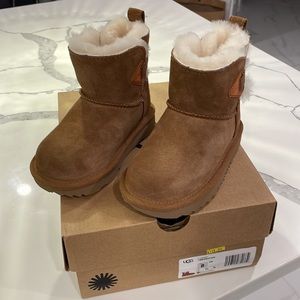 UGG Bailey Flex toddler size 8 **Brand New**
